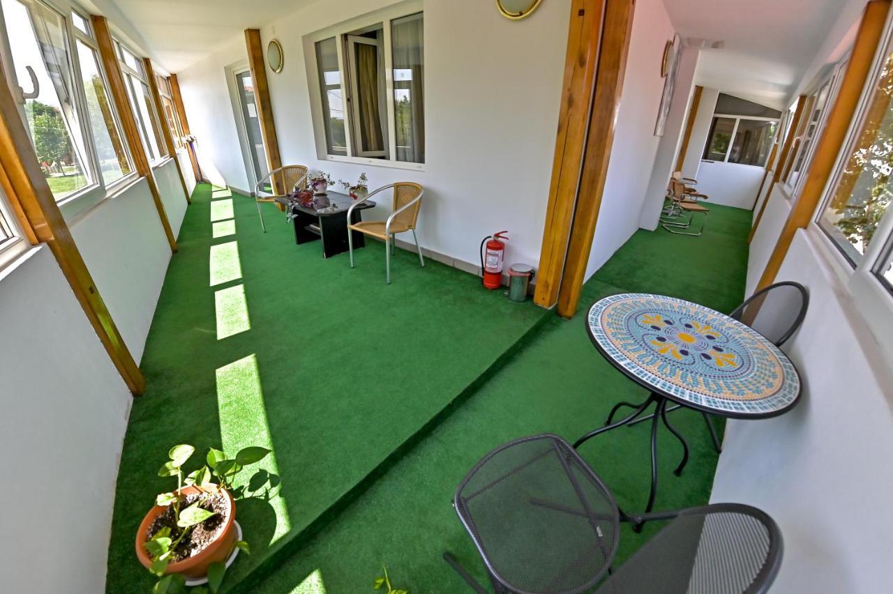 Pension Happy Day - Motorcycle Friendly Sibiu Eksteriør billede
