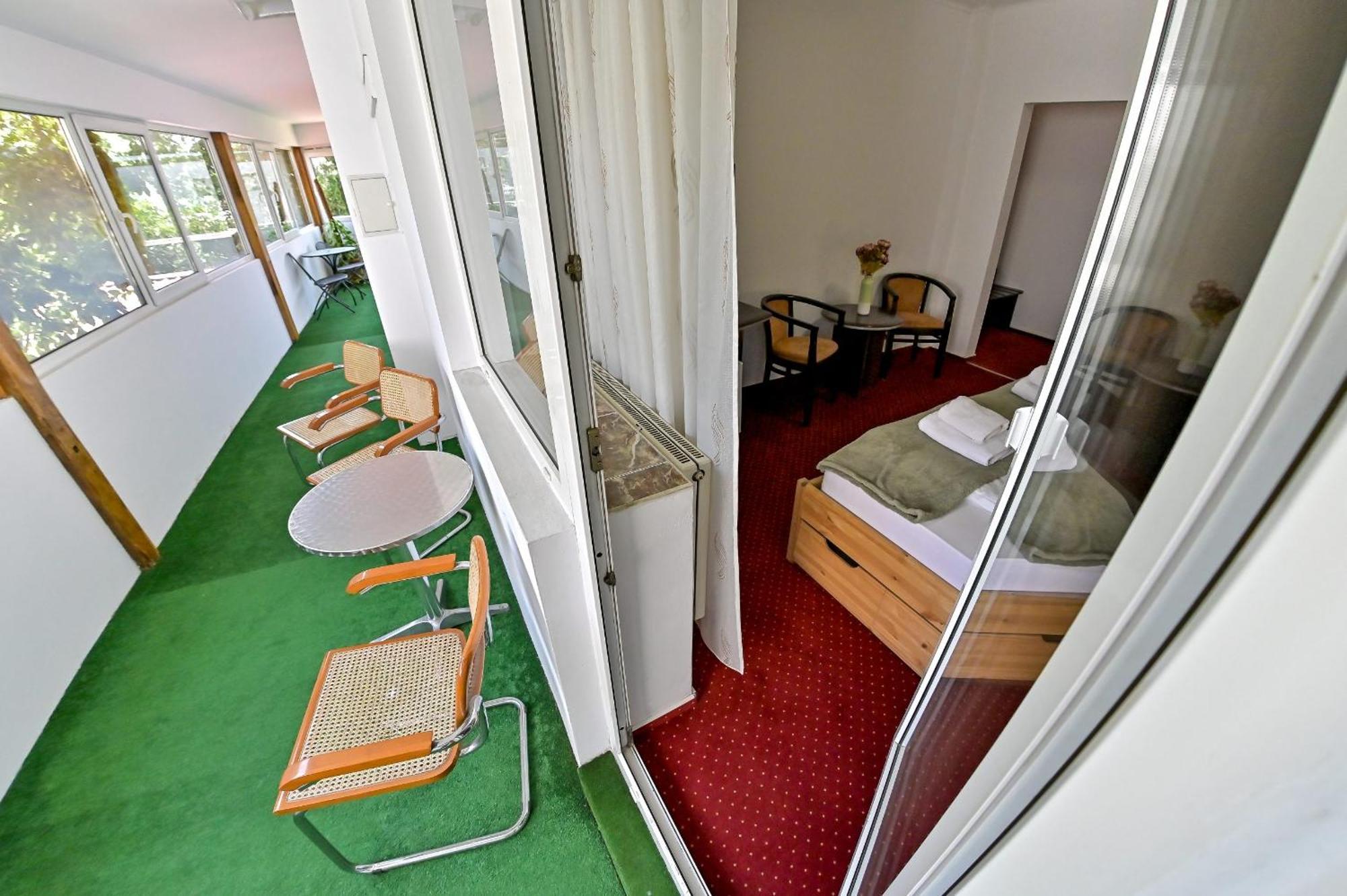 Pension Happy Day - Motorcycle Friendly Sibiu Eksteriør billede